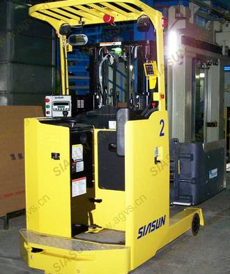 新松夾抱搬運(yùn)型LGV