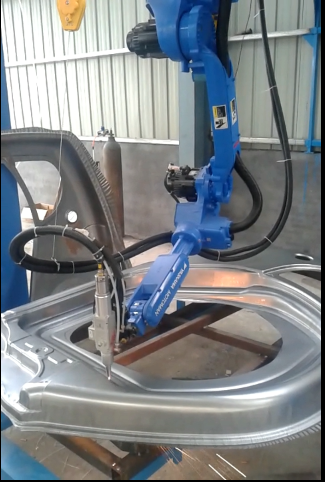 東莞力生汽車蓋板等離子切割機(jī)器人